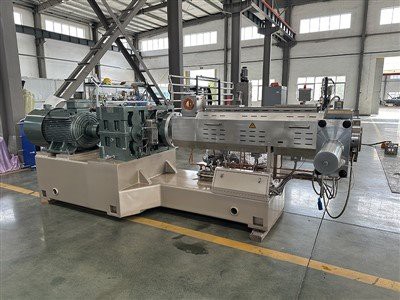 Magni ta 'l-estrużur tal-plastik bil-kamin wieħed